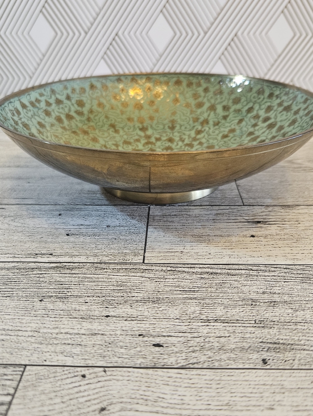 Vintage Solid Brass & Enamel Bowl Pale Green Floral Leaf Design 7 1/2" x 2" - Picture 2 of 7